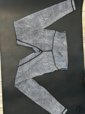 Lululemon Wunder Under Pants (Size 4)